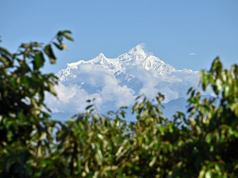 भैरवी मन्दिरबाट मुस्कुराएको हिमाल (फोटो फिचर)